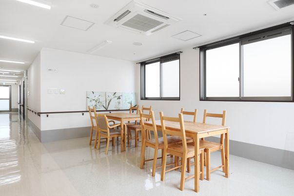明るい食堂の風景