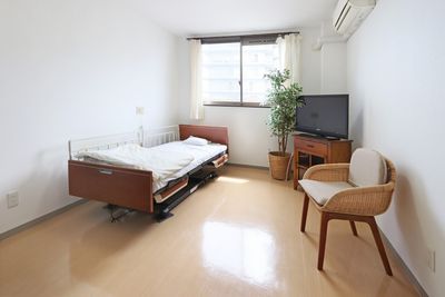 広々明るい洋室空間
