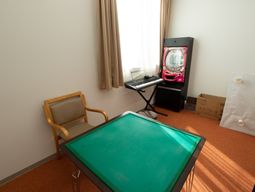 居室の机と椅子