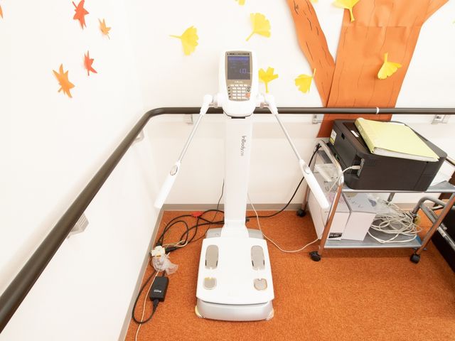 機能訓練装置と壁紙の秋