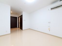 シンプルな居室空間