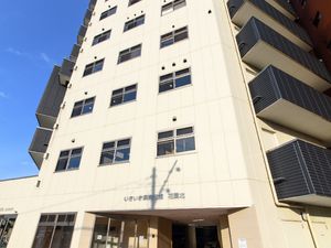 高層ビルのエントランス