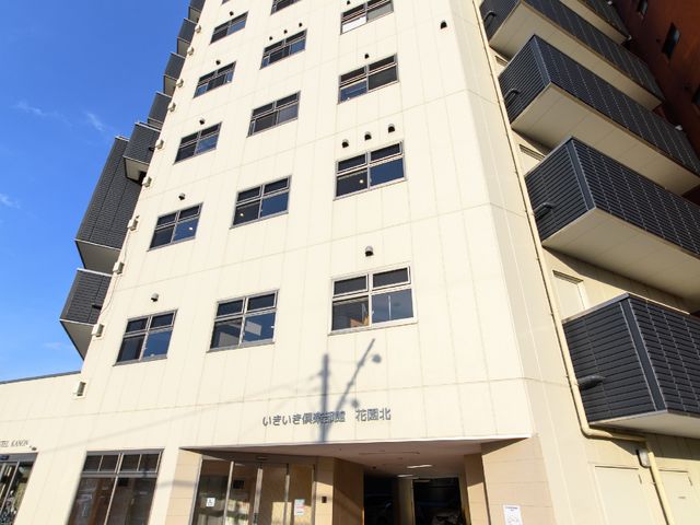 高層ビルのエントランス 外観 清潔感があり、明るいエントランス。快適な出勤が期待できそうです。