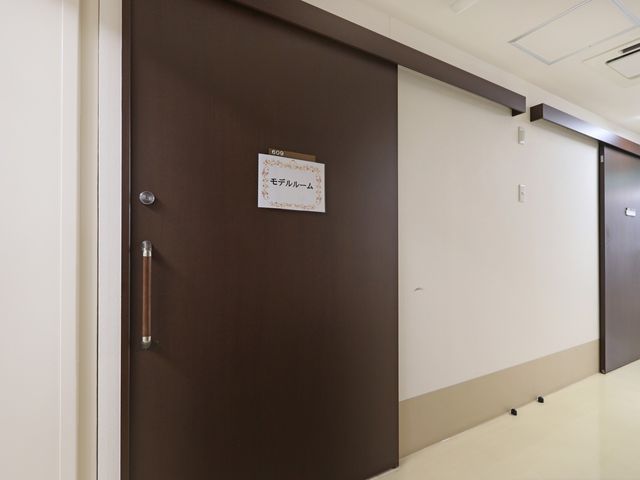 清潔な廊下の様子 廊下 ゆったりとした廊下が、快適な勤務環境をお約束します。