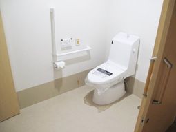 バリアフリー対応のトイレ