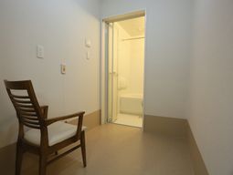 清潔な浴室入口