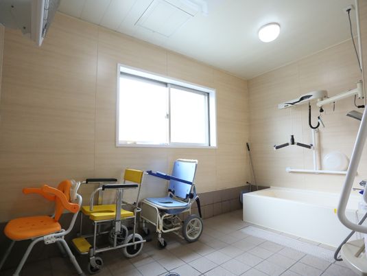 バリアフリーの浴室設備