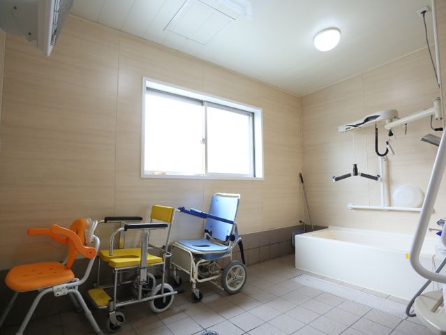 バリアフリーの浴室設備