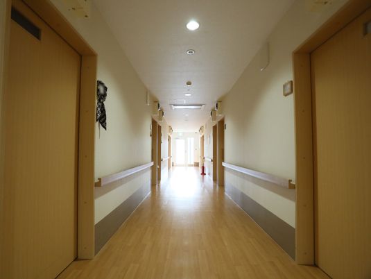 明るく清潔な廊下