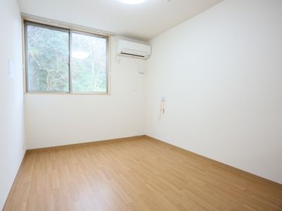 明るく広々とした居室