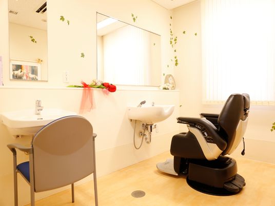 理美容室内の椅子と洗面台