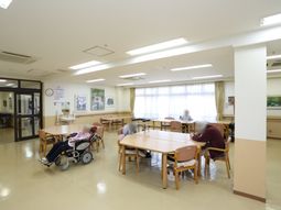 明るい食堂の様子