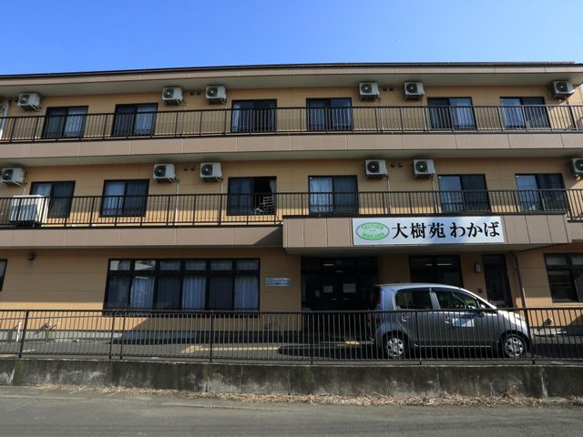 施設のきれいな外観 外観 落ち着いた色合いの建物です。働きやすい環境を整え、快適な就業を目指しています。