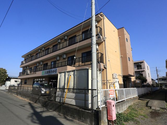 多階建て施設の外観 外観 日当たりの良い静かな場所に位置する施設です。職員を目指す方には、穏やかな環境での勤務が魅力です。