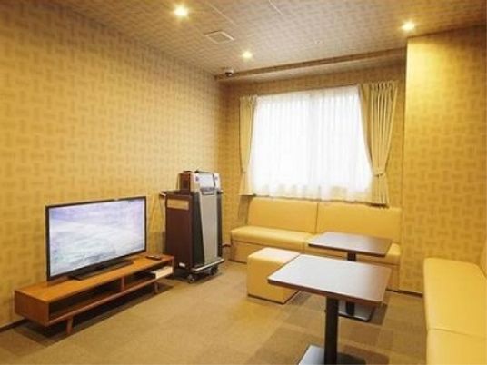 落ち着いた雰囲気のラウンジ