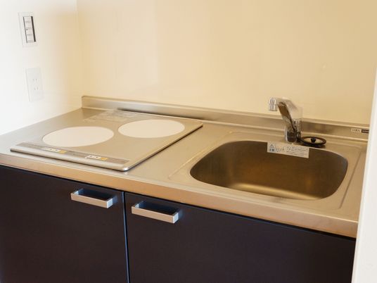 簡素なキッチン一角