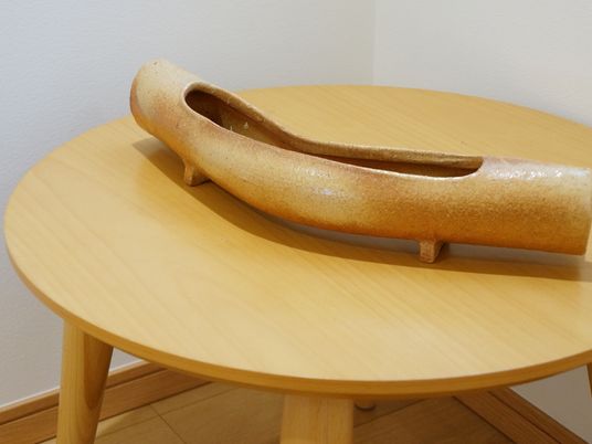 丸テーブルの上のオブジェ