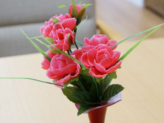 赤い花のアレンジメント