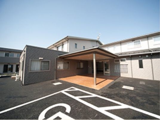 明るい住宅型の建物