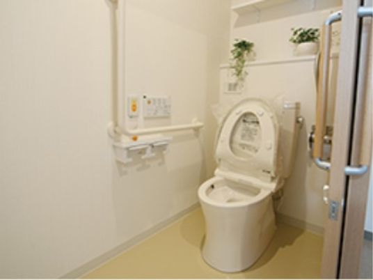 バリアフリーのトイレ空間