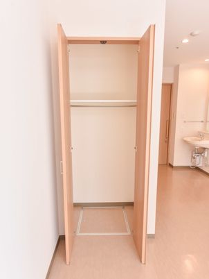 明るい空間のクローゼット