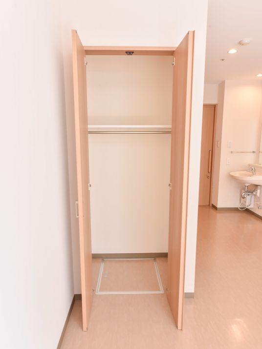 明るい空間のクローゼット