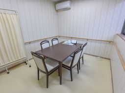 清潔なダイニングスペース