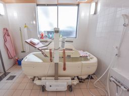 バリアフリー設計の浴室