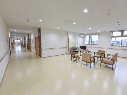 清潔感のある明るい廊下