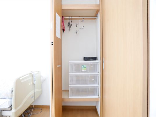 整理された居室のクローゼット