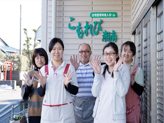 スタッフが笑顔で挨拶