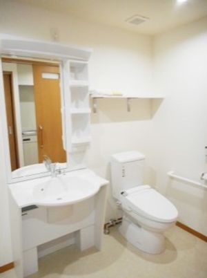 清潔なトイレと洗面台