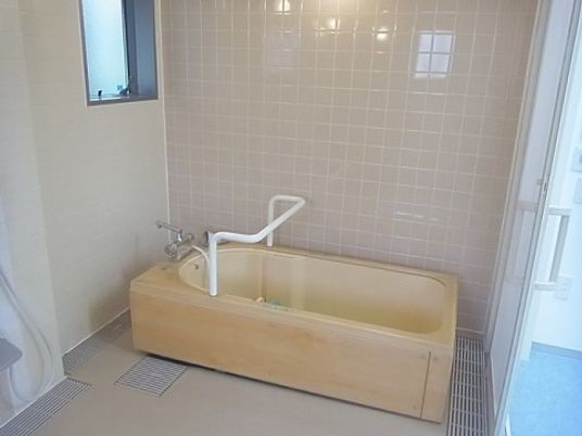 バリアフリーの浴室