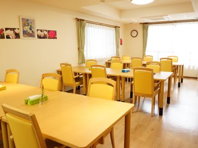 明るい食堂の居場所