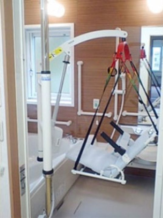 リフト付き浴室設備