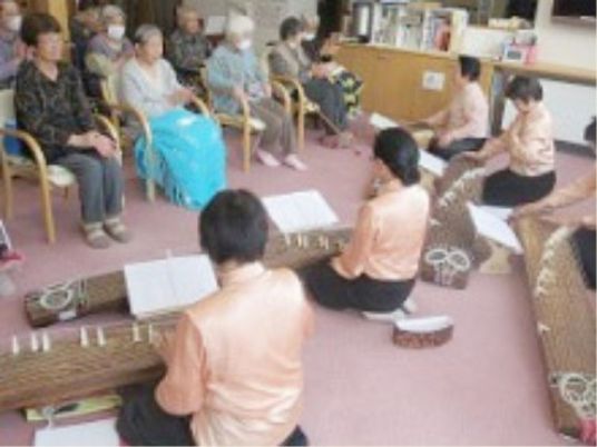 活動する人々の多目的室