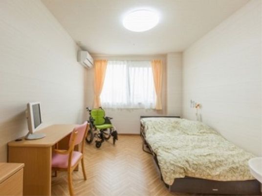 明るい居室の一角