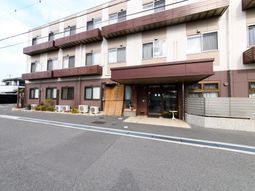 清潔感のある建物エントランス