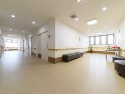 広々とした綺麗な廊下