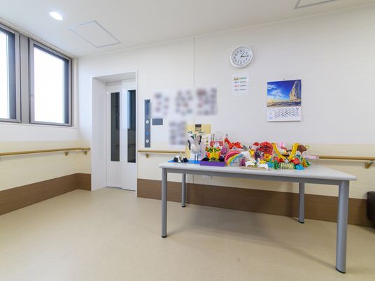 廊下の明るい空間