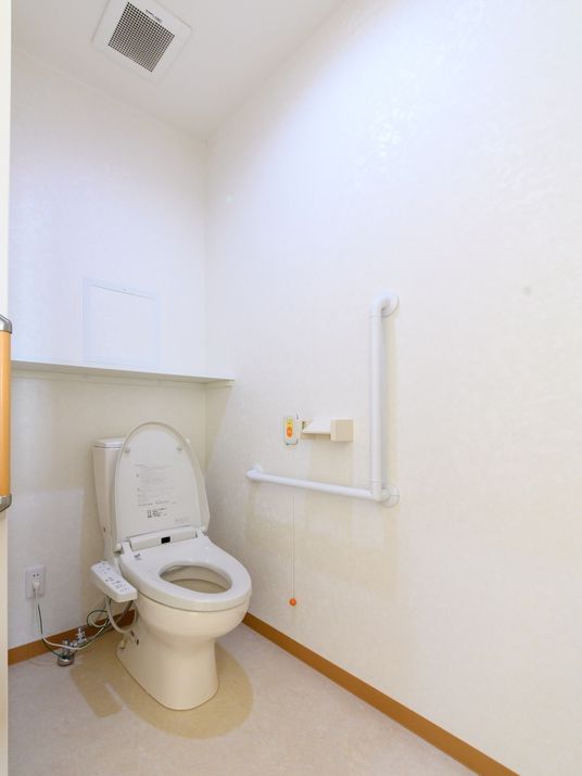 バリアフリー設計のトイレ