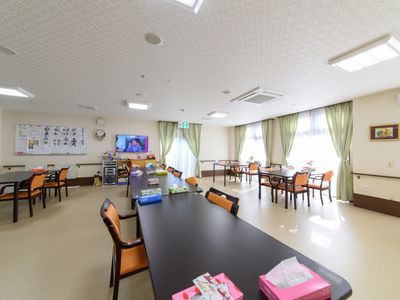 共有スペースの明るい居室