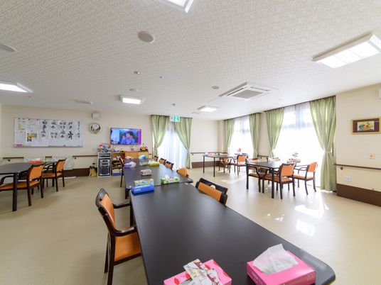 共有スペースの明るい居室