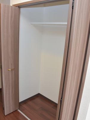 シンプルなクローゼット