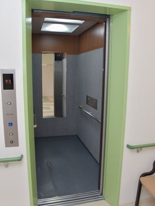 バリアフリーのエレベーター