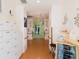 快適な廊下と掲示物