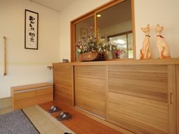 暖かみのエントランス