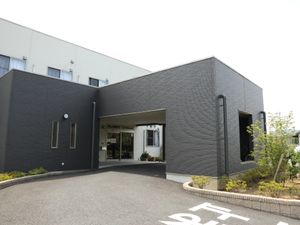 モダンな建物のエントランス