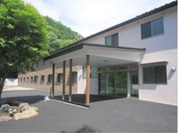 エントランスのある建物外観