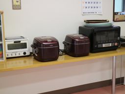 キッチン家電とカレンダー